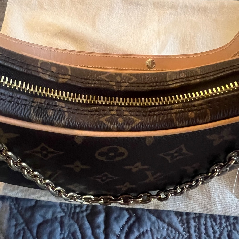 Louis Vuitton Loop bag with chain and adjustable leather strap - Picture 9 of 16